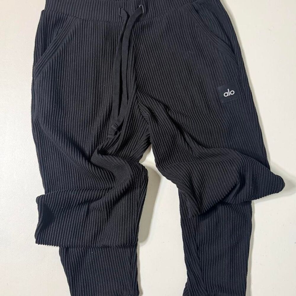 Alo-yoga Women's Black Joggers-tracksuits